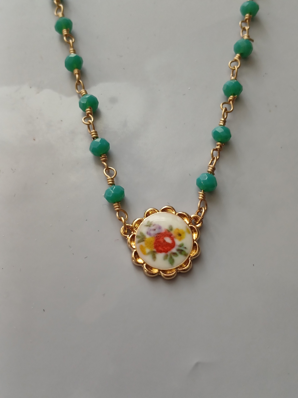 A24. Gold and Green Beaded Necklace with Floral Pendant - Picture 3 of 4